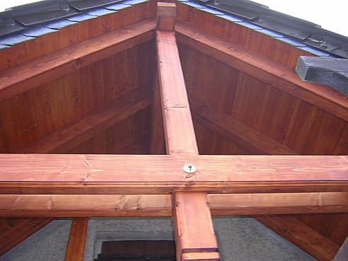 Dachstuhl mit großem Giebelüberstand