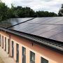 Dach komplett belegt mit Solarmodulen